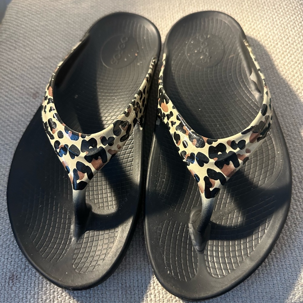 Ooffos sandals